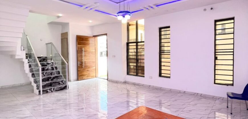 STUNNING 5 BEDROOM FULLY DETACHED DUPLEX WITH SWIMMING POOL