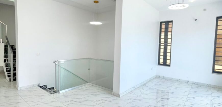 STUNNING 5 BEDROOM FULLY DETACHED DUPLEX WITH SWIMMING POOL