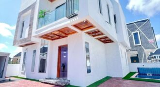 STUNNING 5 BEDROOM FULLY DETACHED DUPLEX WITH SWIMMING POOL