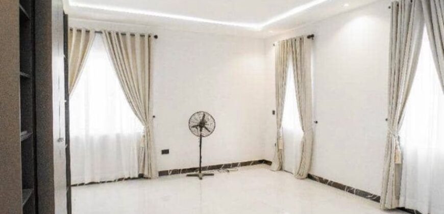 Spacious 3 Bedroom penthouse Apartment in Lekki phase 1