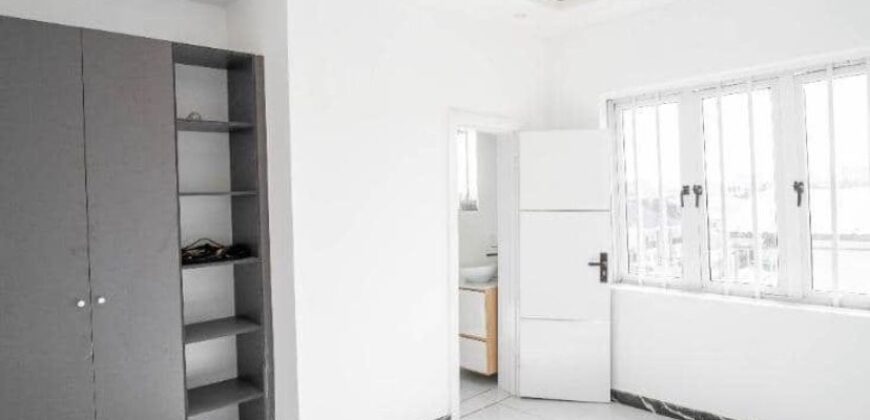 Spacious 3 Bedroom penthouse Apartment in Lekki phase 1