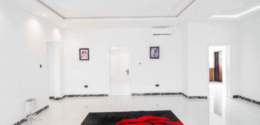 Spacious 3 Bedroom penthouse Apartment in Lekki phase 1