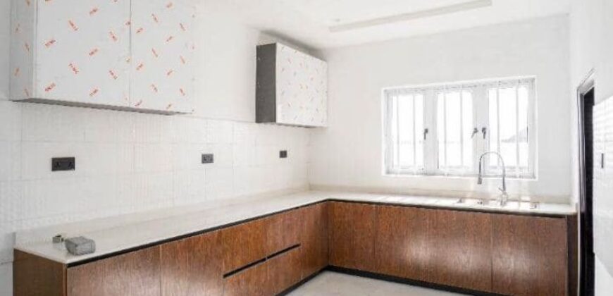 Spacious 3 Bedroom penthouse Apartment in Lekki phase 1