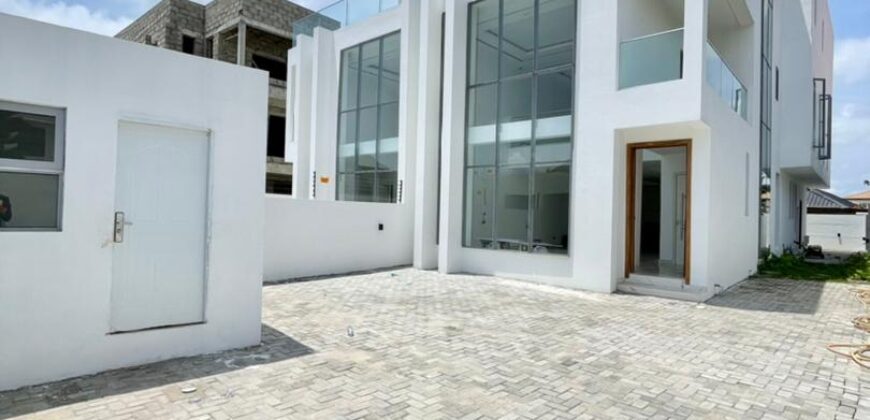 DECENTLY WELL FINISHED 4 BEDROOM SEMI DETACHED DUPLEX WITH ROOFTOP TERRACE, HOME OFFICE, GYM AND BQ IN IGBO EFON